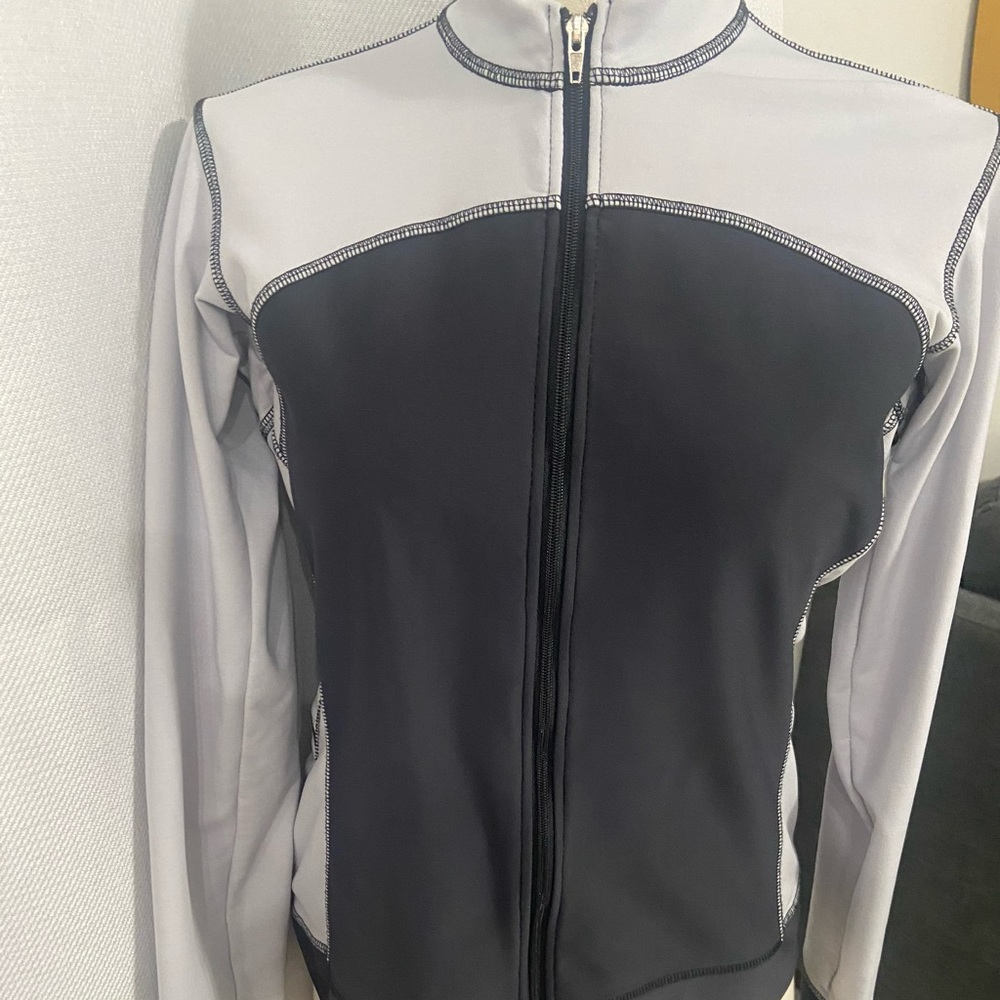 Patagonia women’s lightweight workout jacket